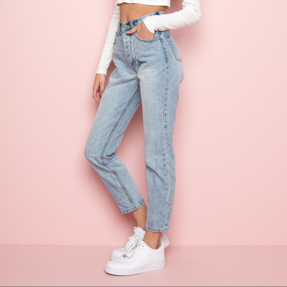 brandy melville light wash “jane” jeans (mom jean)